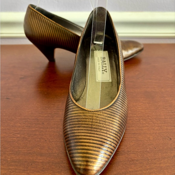 Bally Gold Brown Leather Kitten Heels EU 36 Italian Pumps